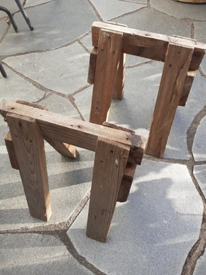 Puupukit tai A pukit esim. penkin tai tason alle, 2 kpl