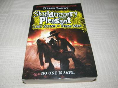 Derek Landy Skulduggery Pleasant Last Stand of Dead Men -nid