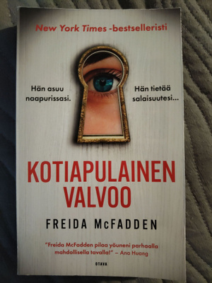 Freida McFadden: Kotiapulainen valvoo