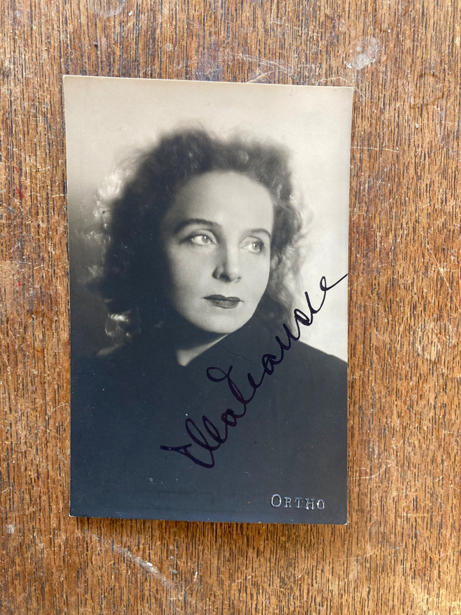 ELLA ERONEN, SIGNEERATTU VALOKUVA