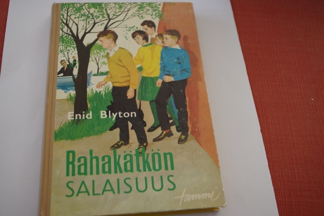 Enid Blyton: Rahakätkön salaisuus (1966) SALAISUUS-SARJAA