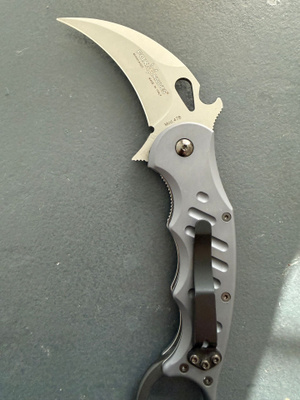 Fox Karambit 478 veitsi: Käyttämätön