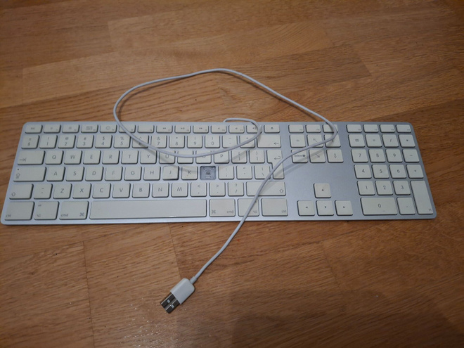 Apple USB langallinen näppäimistö keyboard L-näppäin puuttuu