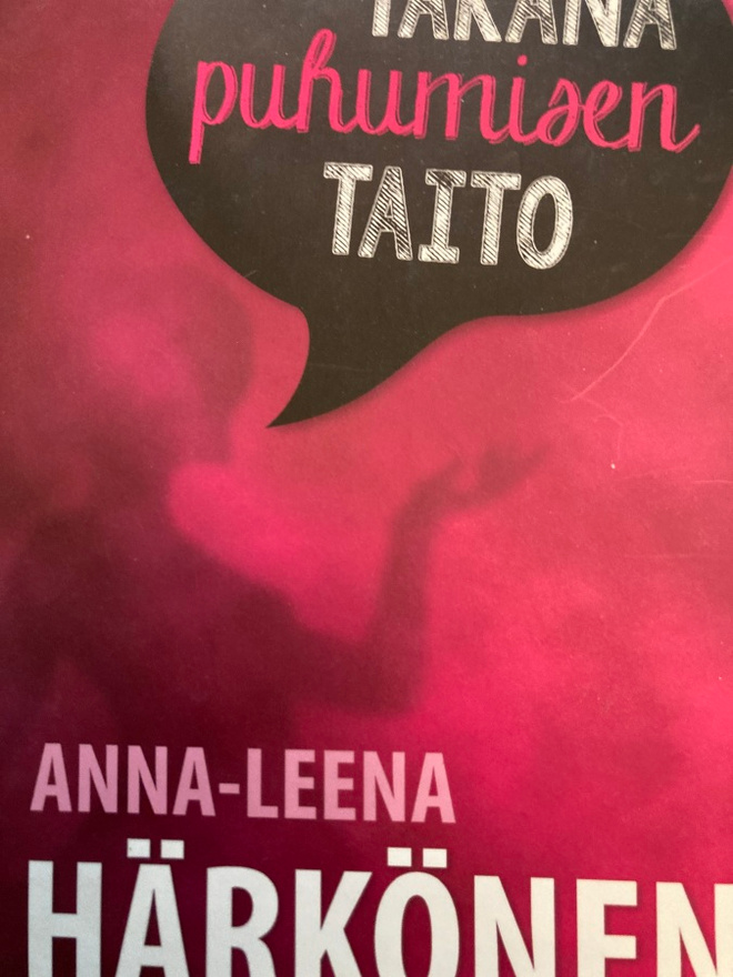 ANNA-LEENA HÄRKÖNEN: TAKANAPUHUMISEN TAITO