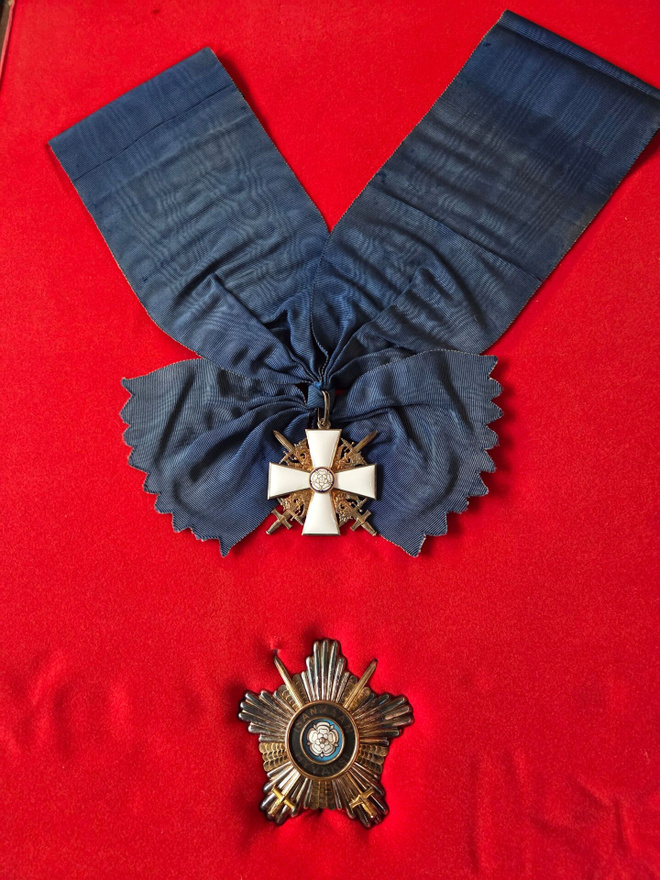Suomen Valkoisen Ruusun Suurristi miekoin ja rintatähdin!!!