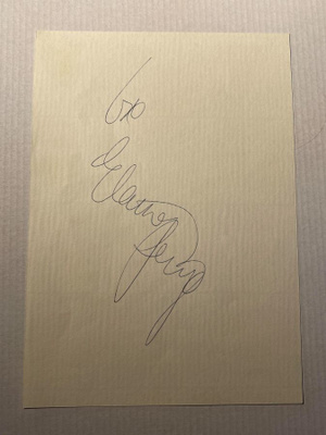 Elaine Paige nimikirjoitus paperilla