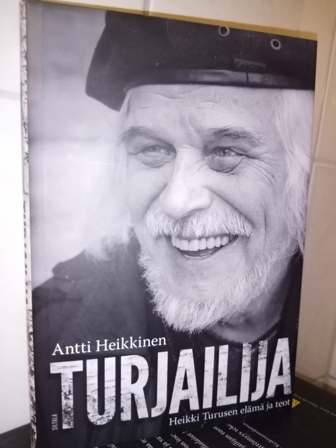 ANTTI HEIKKINEN :  TURJAILIJA ( SIS POSTIKULU )