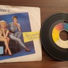 Alessandra Martines e Lorella Cuccarini – L'Amore È 1986 - pikkukuva 1