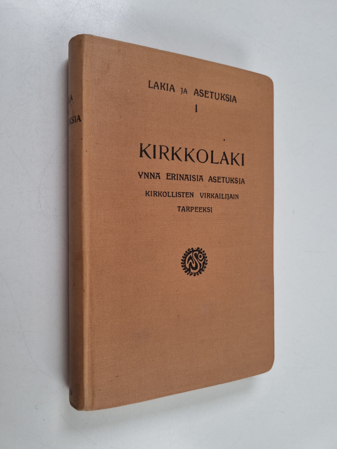 Kirkkolaki ynnä erinäisiä asetuksia kirkollisten virkaili...