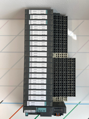 Siemens SIMATIC ET 200S PROFIBUS-DP + 18 moduulia – toimiva