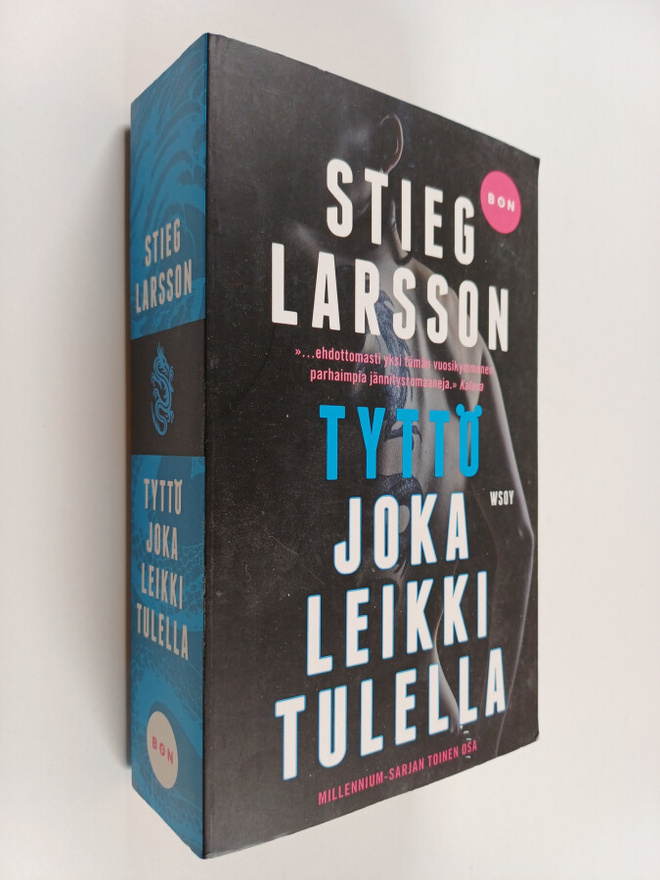 Stieg Larsson : Tyttö joka leikki tulella