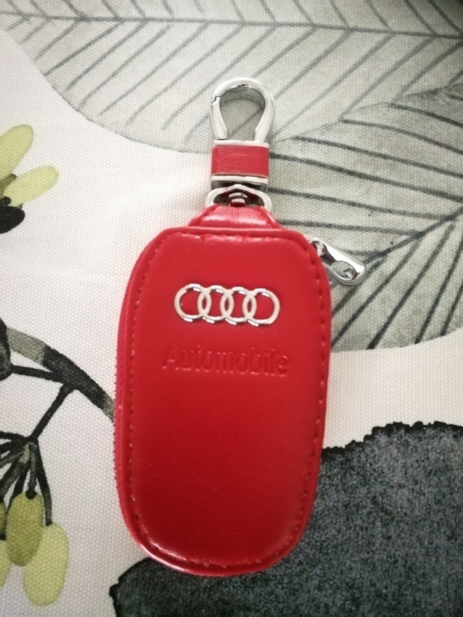 AUDI punainen nahka avaimeperäkotelo