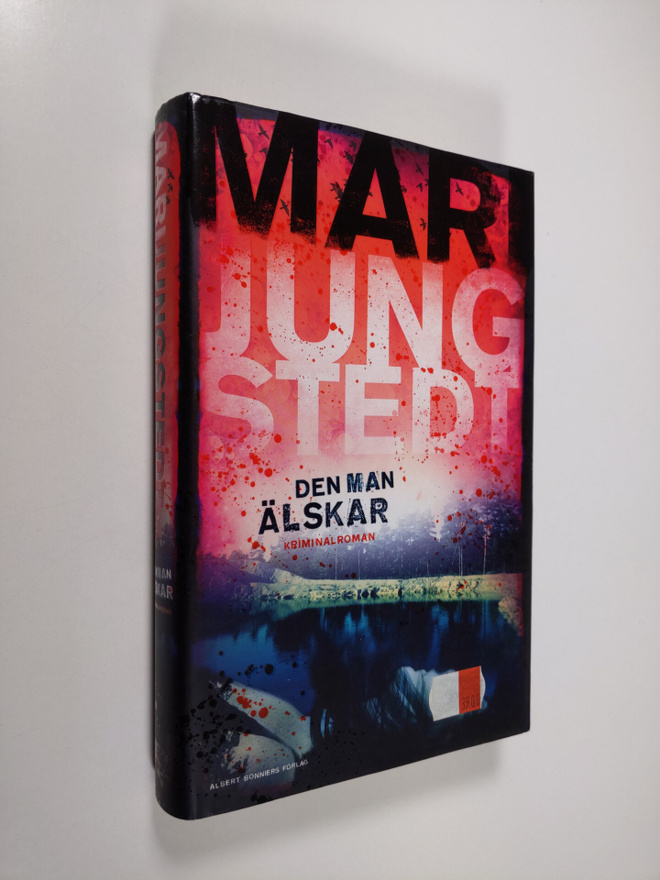 Mari Jungstedt : Den man älskar : [kriminalroman]