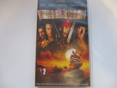 VHS PIRATES OF THE CARIBBEAN MUSTAN HELMEN KIROUS