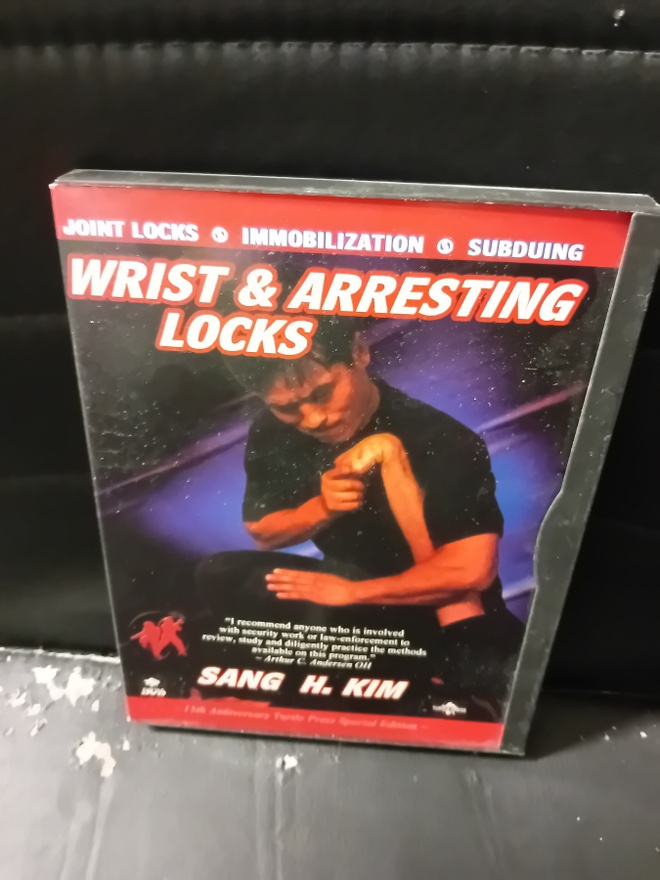 DVD Sang H. Kim :  Wrist & Arresting Locks ( SIS POSTIKULU )