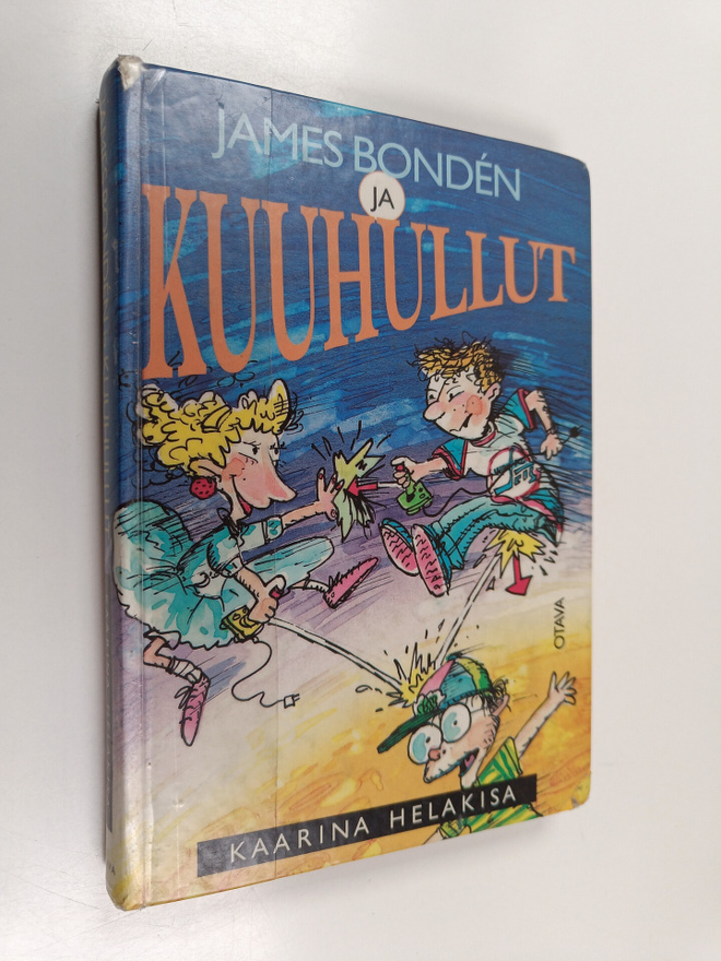 Kaarina Helakisa : James Bonden ja kuuhullut