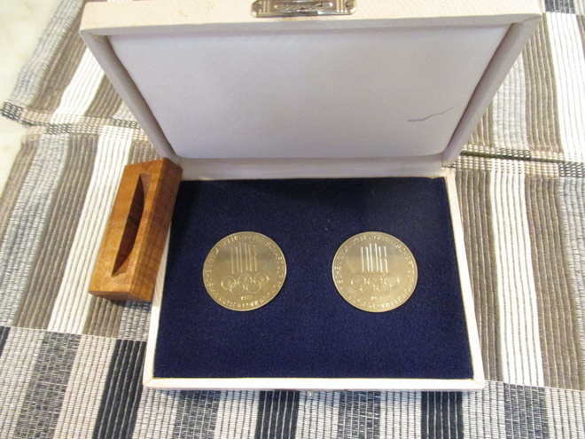 DDR 2 hienoa mitalia 1973-1974.