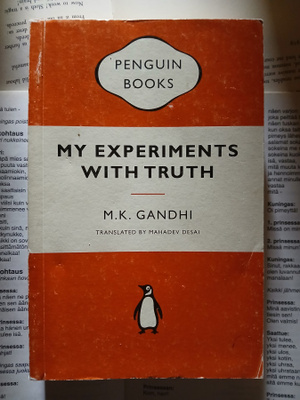 M.K. Gandhi - My Experiments with Truth (softcover)