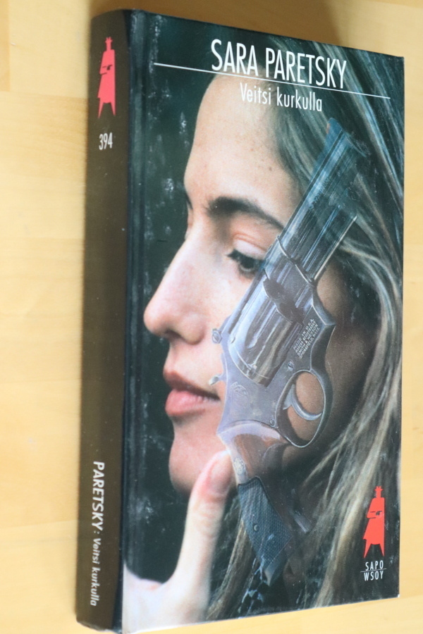 Sara Paretsky : Veitsi kurkulla ( SAPO 1.p. 1996 )