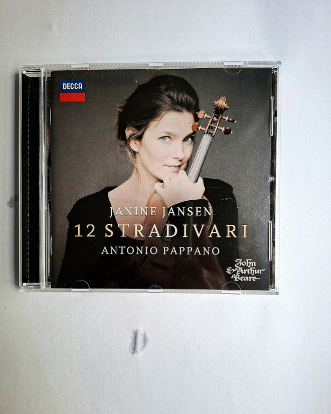 Janine Jansen: 12 Stradivari