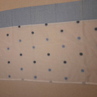 Vaalealla pohjalla sinisiä palloja kappa 50x244cm - pikkukuva 1