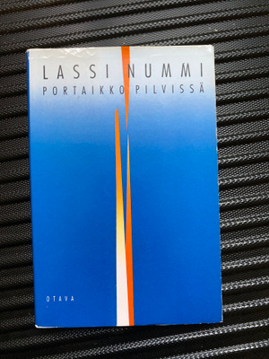 Lassi Nurmi - Portaikko pilvissä