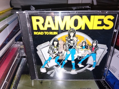 CD Ramones  : Road to Ruin ( Japani painos  ) SIS POSTIKULU
