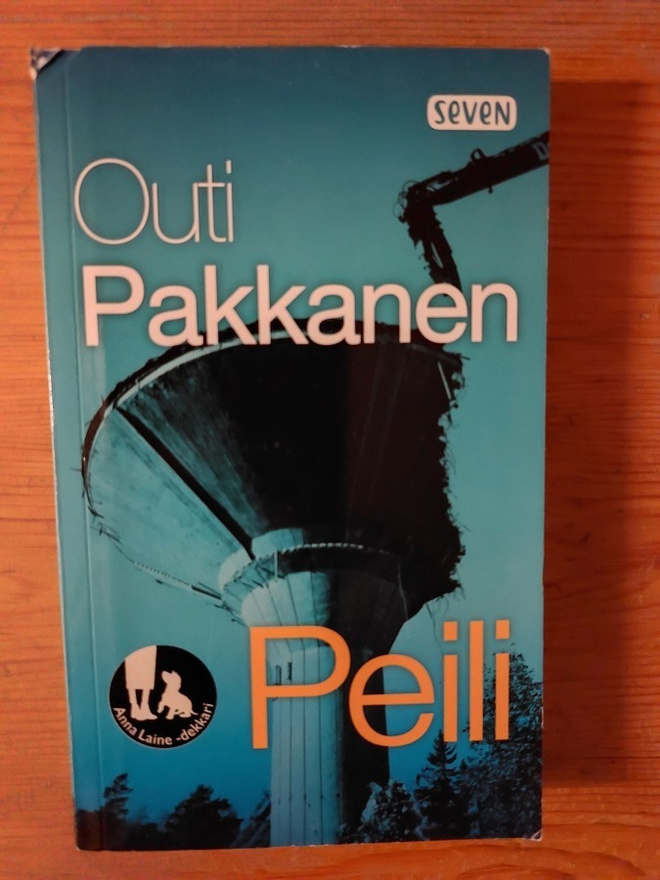 Outi Pakkanen: Peili (pokkari)