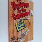 Josh Alverson ym. : The Skeleton in the Cupboard Joke Book - pikkukuva 1