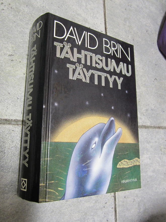 David Brin : Tähtisumu täyttyy ; kovakantinen hyvä 1,p