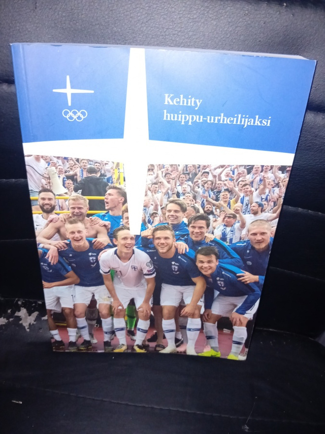 Kehity huippu-urheilijaksi harjoitukirja ( SIS POSTIKULU )