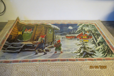 VANHA PAPERINEN JOULUTAULU/ LIINA 79 cm x 43,5cm