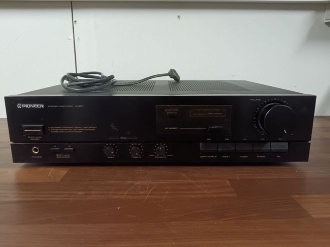 Pioneer A-221 vahvistin (projekti)