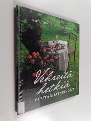 Raili Heikkilä : Vehreitä hetkiä : puutarhatarinoita