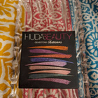 HUDA BEAUTY LUOMIVÄRIPALETTI ! - pikkukuva 2