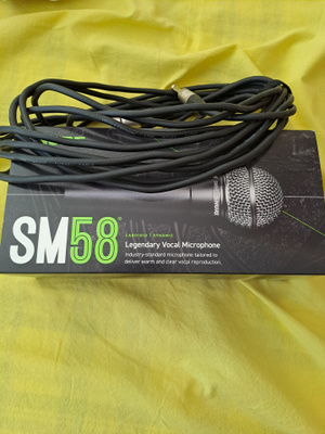 SM58 mikrofoni ja johto