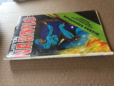 MUSTANAAMIO 4/1979