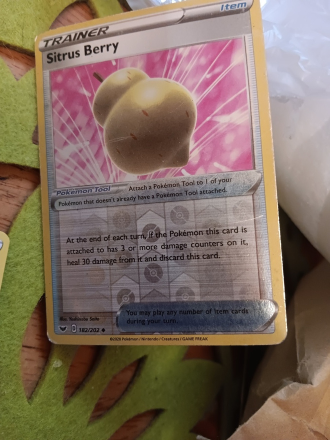 Sitrus Berry Reverse Holo #182 Pokemon Sword & Shield card