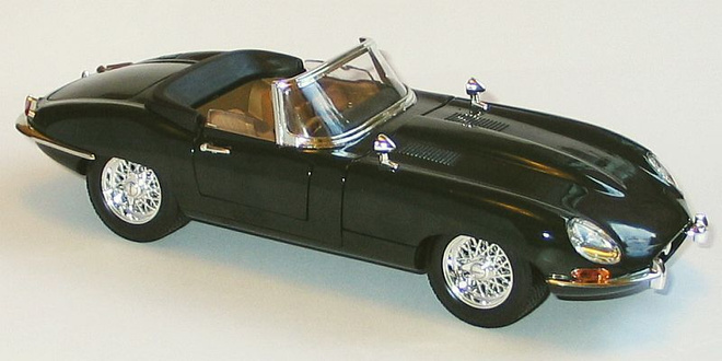 Ertl Jaguar E-type roadster, vihreä, 1:18