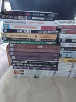 Sekalaisia manga sarjakuvia 48 kpl