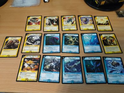 Duel Masters keltaiset/siniset kortit