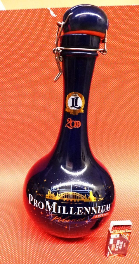 OLUT Pullo Milleniumv.2000 juhlapullo 2 litr tyhjä