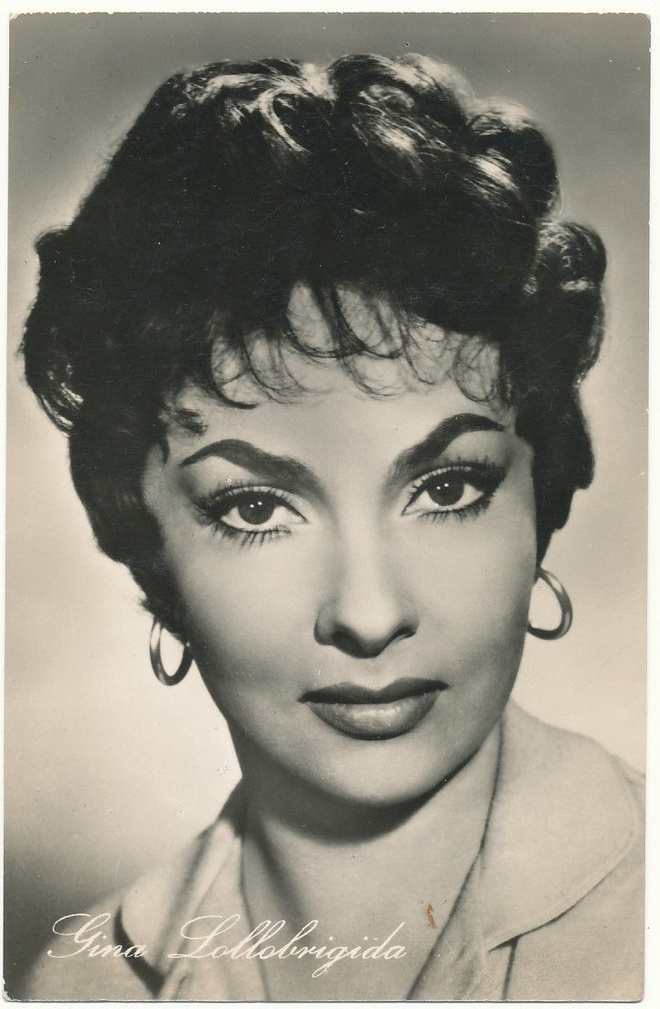 Filmitähti GINA LOLLOBRIGIDA  - vanha kortti