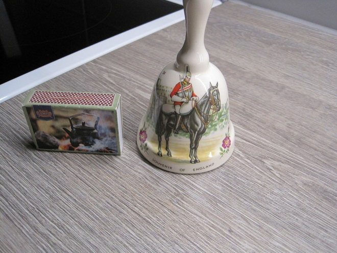 POSLIININEN KELLO - KILKUTIN, GREENFIELD POTTERY, ENGLAND