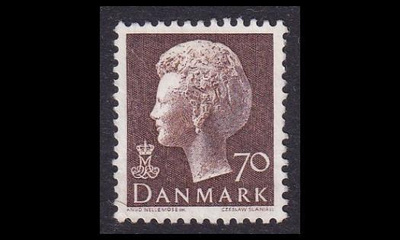 Tanska 570 ** Margrethe 70 öre ruskea (1974)