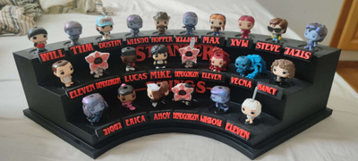 Stranger Things Kinder Joy -figuurikokoelma + uniikki teline