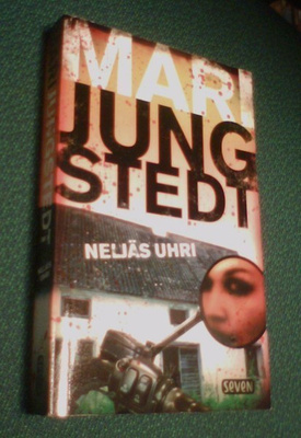 Maria Jungstedt: Neljäs uhri (2015 pokkari) Sis.postikulut