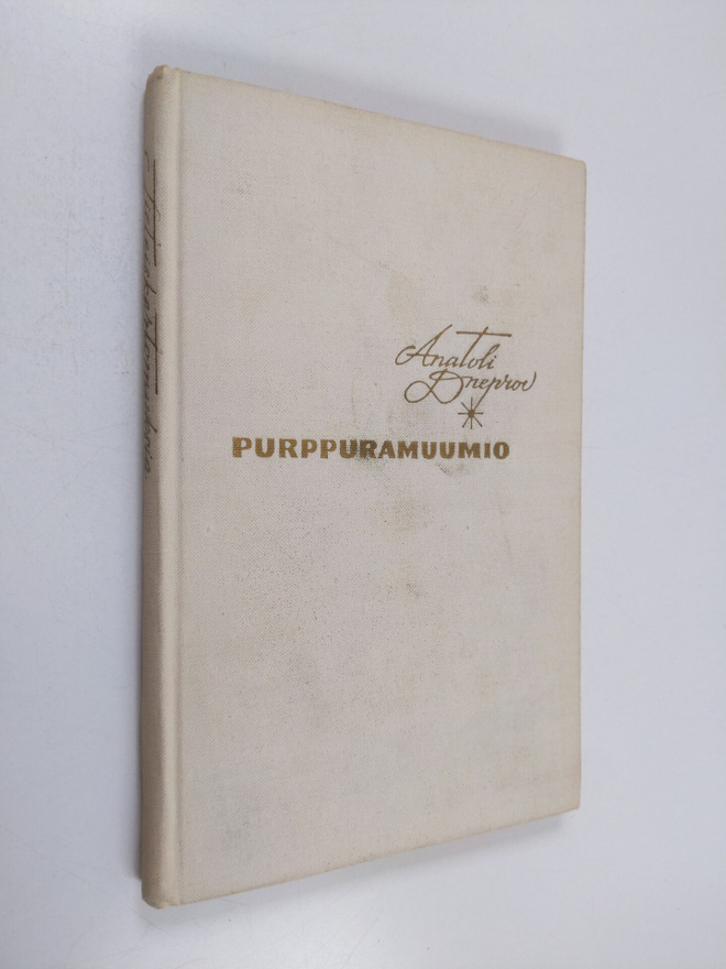 Anatoli Dneprov : Purppuramuumio