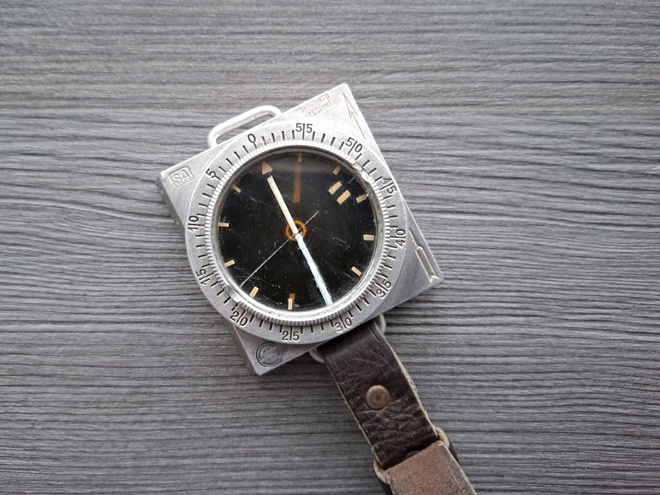 Suunto kompassi SA ja Suojeluskuntain SKOHA leimoilla
