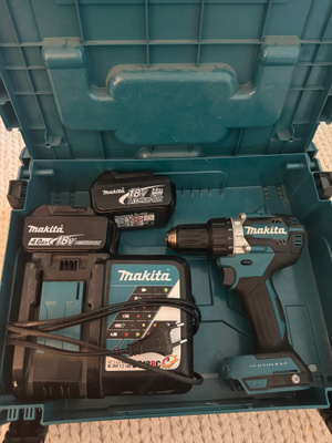 Makita DDF484 + tarvikkeet